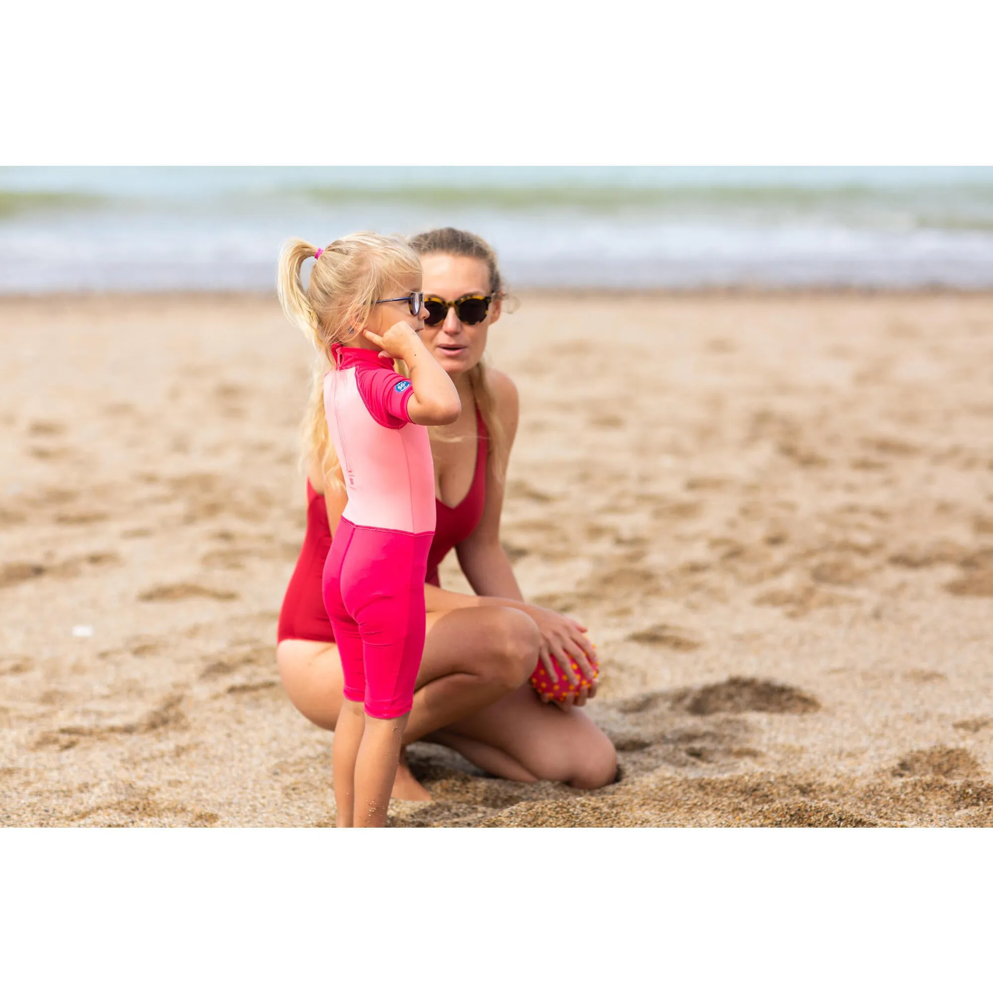 Children's sun protection swimsuit with short sleeves